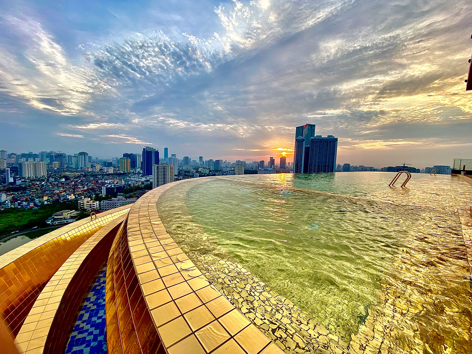 24K INFINITY POOL Dolce by Wyndham Hanoi Golden Lake