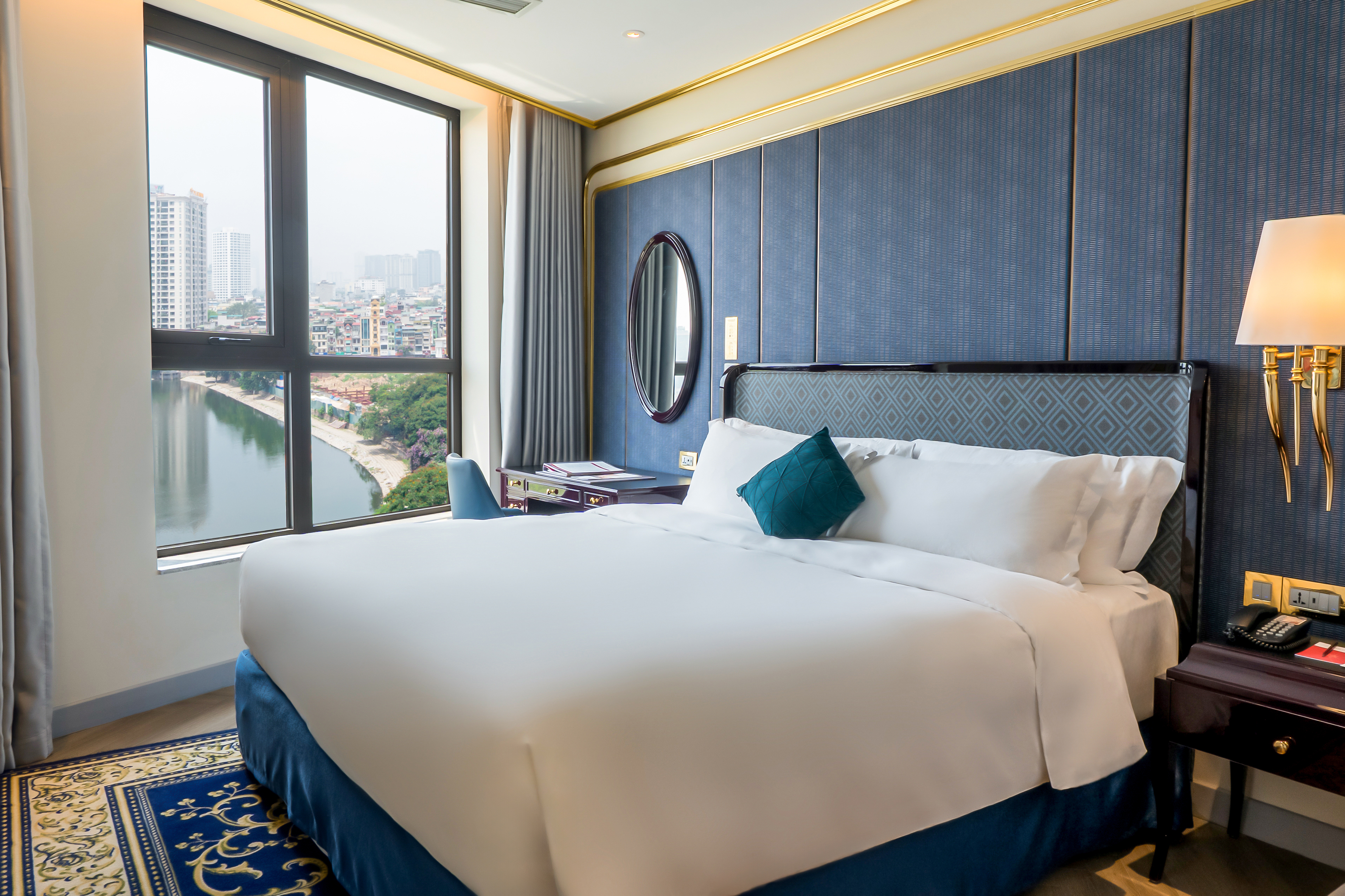 Lake View Executive Suite