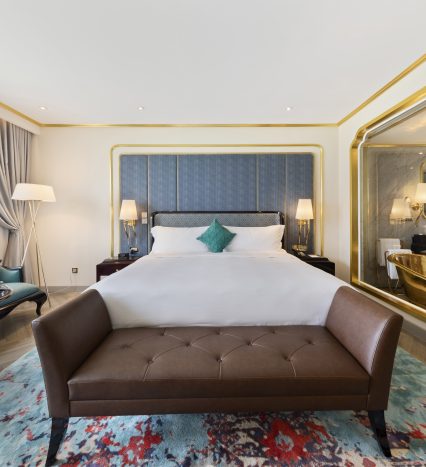 Premier Lake View King