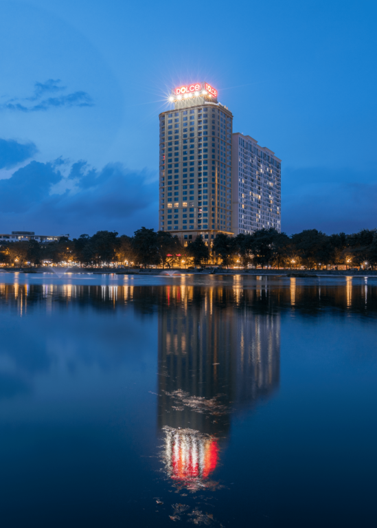 Á HẬU NGỌC THẢO ĐẸP “SANG CHẢNH” TẠI KHÁCH SẠN DÁT VÀNG DOLCE BY WYNDHAM HANOI GOLDEN LAKE
