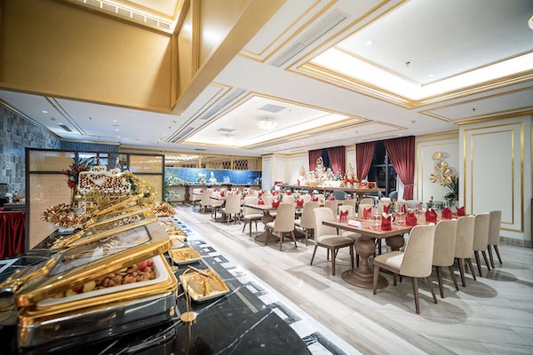 Buffet cao cấp tại nhà hàng khách sạn Majesty All-day Dining Restaurant
