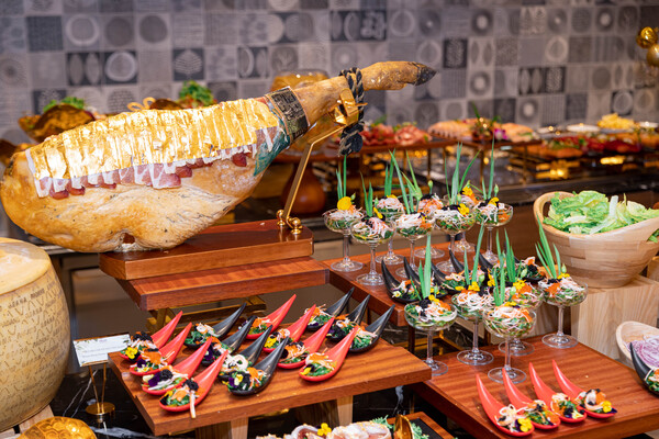 Đêm tiệc buffet đón năm mới – New Year’s Eve Gala Buffet